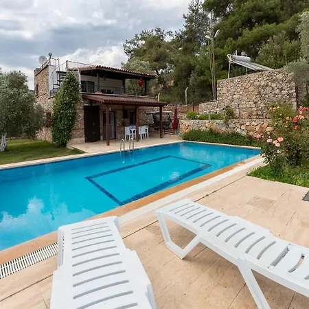 Splendid Villa Surrounded By Nature Near Milas-Bodrum Airport וילה *